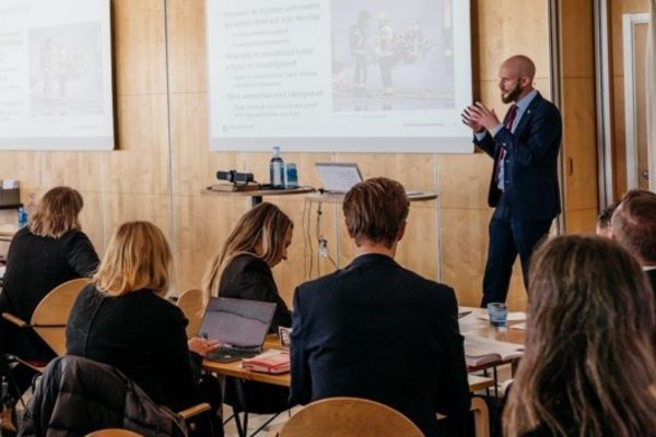 Det är tid för handling, sa ministern för civilt försvar Carl-Oskar Bohlin till de samlade beredskapsmyndigheterna. Foto: Regeringskansliet