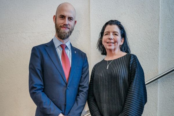 Statsrådet Carl-Oskar Bohlin och avdelningschef Annika Elmgart MSB. Foto: Regeringskansliet