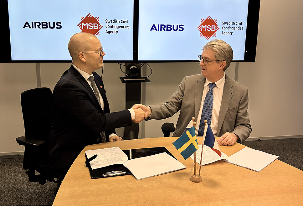 Ronny Harpe, verksamhetschef för Rakel och ledningssystem, MSB och Olivier Koczan, Head of Public Safety and Security, Airbus. 